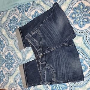 Vera Wang cuffed Capri jeans